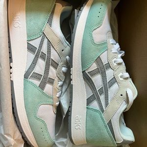 Size 9 Womens ASICS Lyte classic